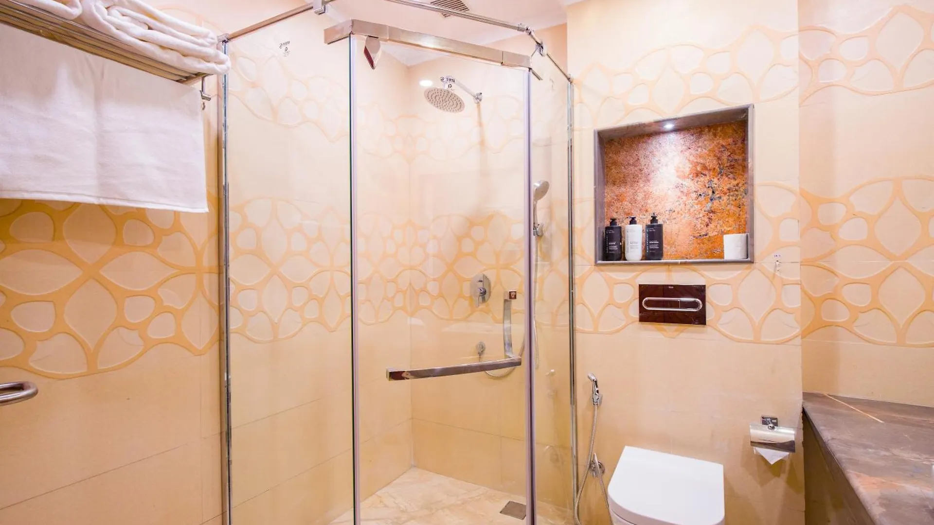 **** Hotel Eternal Oasis By Alaya Stays, Golf Course Road Gurgaon Inde